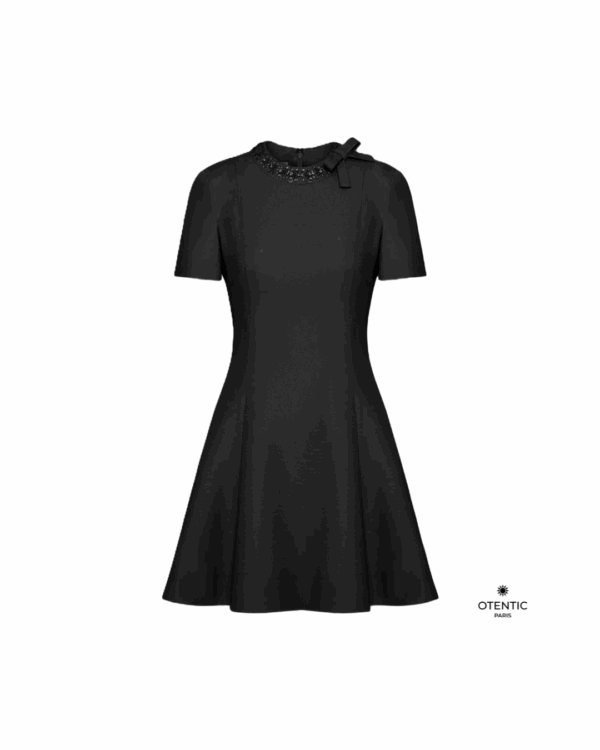 Robe Évasée à Col Bijou noire