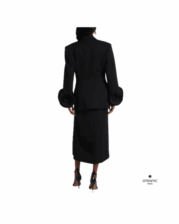 Veste noire ornée de fleurs dos