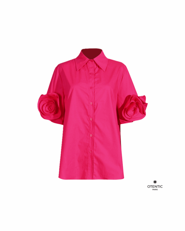 Chemise blanche avec manches en forme de fleurs rose