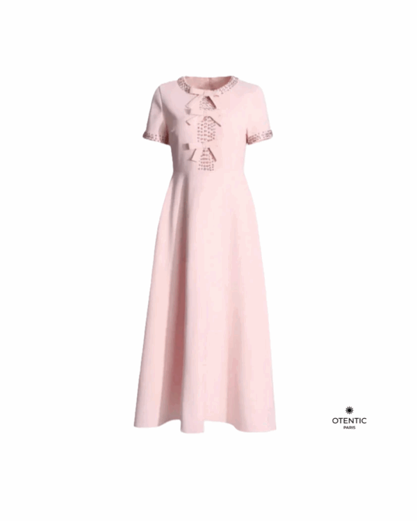 Robe midi rose poudré à nœuds et broderies