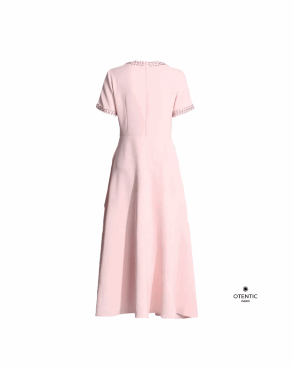 Robe midi rose poudré à nœuds et broderies dos