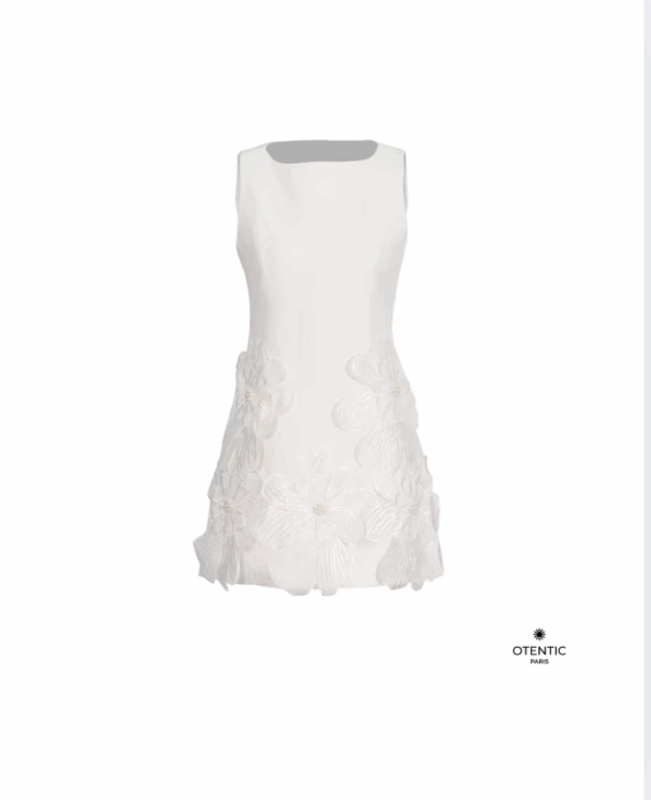 Robe blanche Brodée 3D – Fleur d’Obsidienne